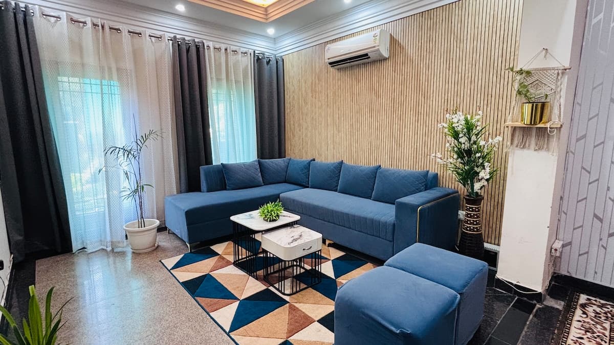 (Cook complementary)2Bhk apartment !Near Medanta